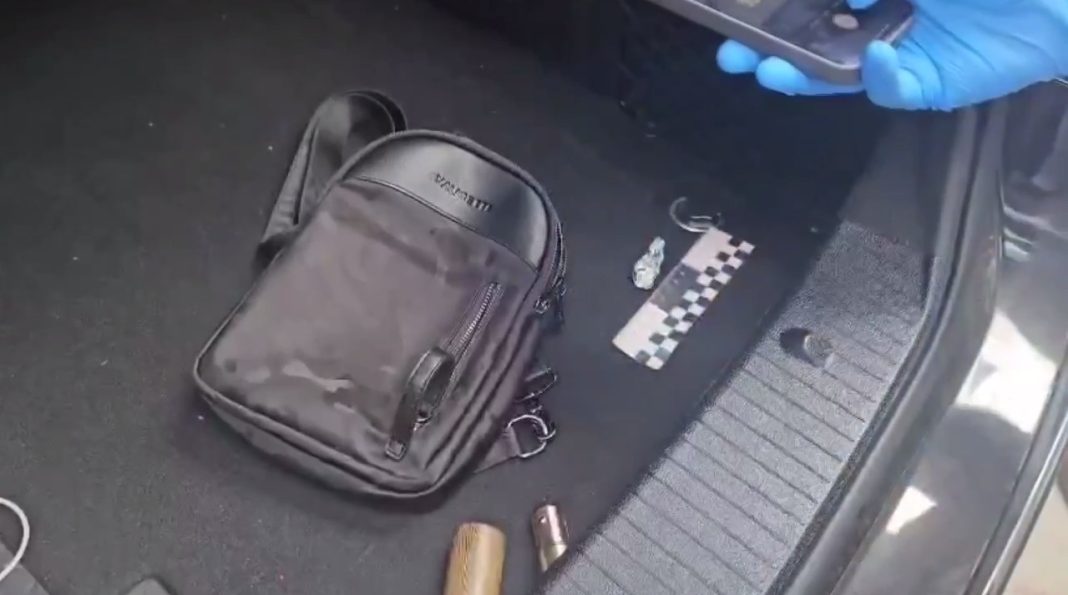 «Есть запрещенка? А если найду?»: в Сочи задержали подозрительного водителя и нашли в «Мерседесе» сюрприз
