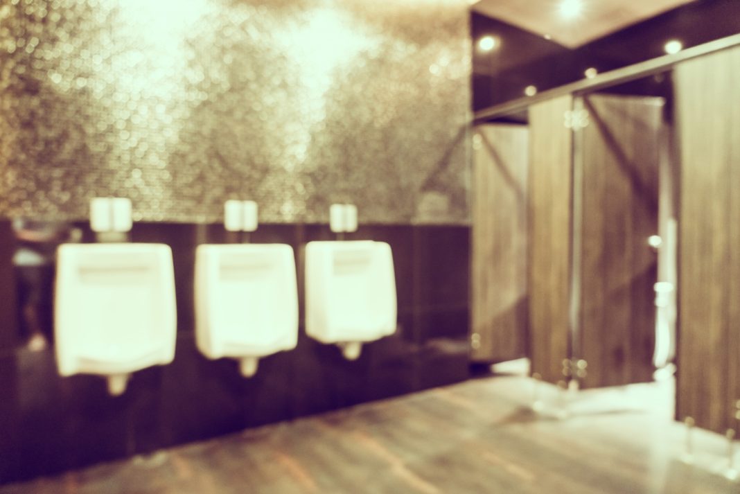 Родила и бросила в туалете аэропорта: шокирующая история 18-летней россиянки в Антальи