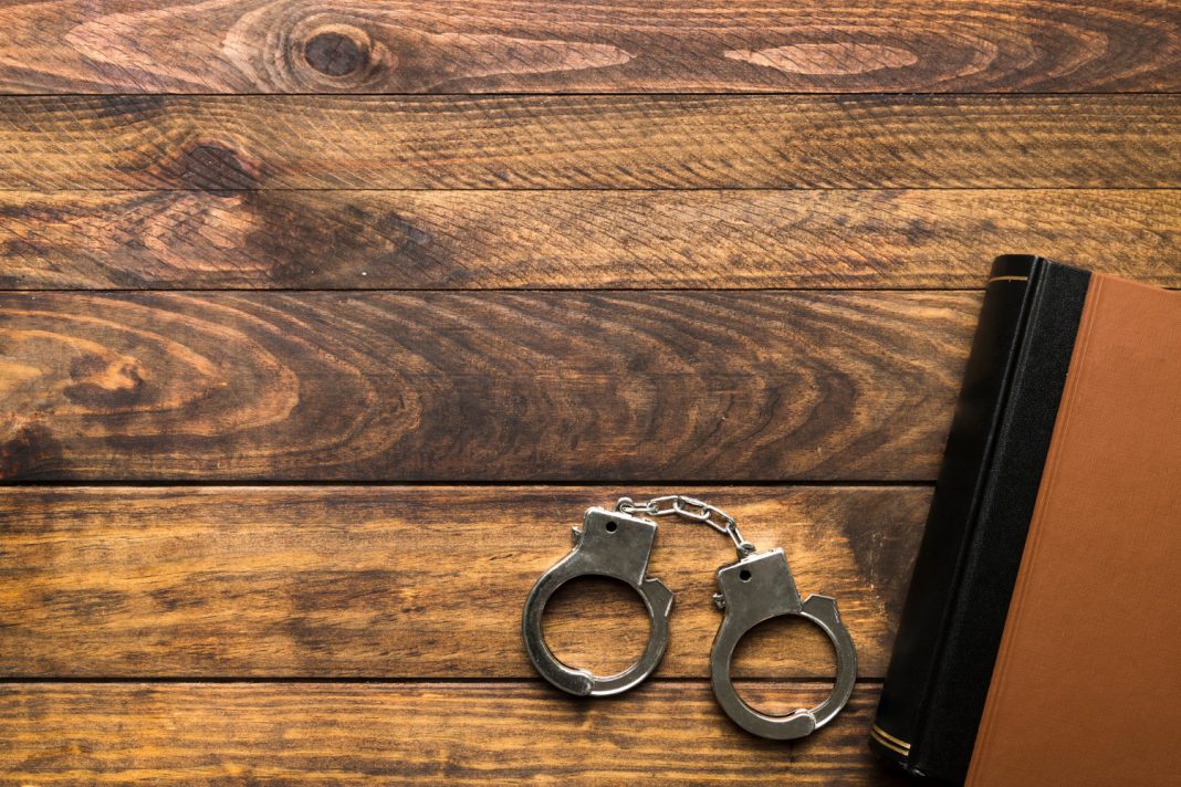 «Благородный» поступок: гость курорта присвоил чужое украшение, но оставил взамен шорты