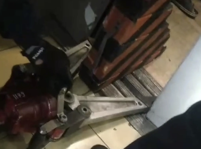 Замурованные ночью: в Сочи спасатели отправились на помощь детям, которые застряли в лифте