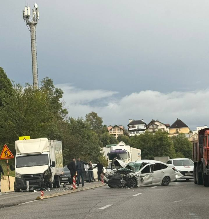 Авария на перевале в Сочи парализовала движение в обе стороны