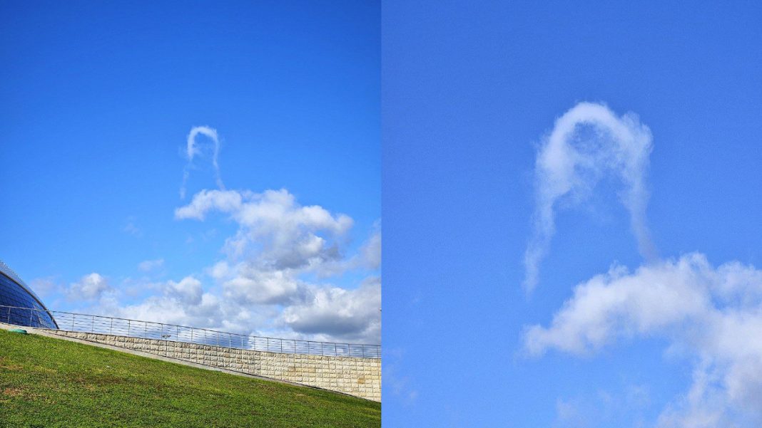 «Смерч» в форме подковы: редкое явление сняли на видео в Сириусе