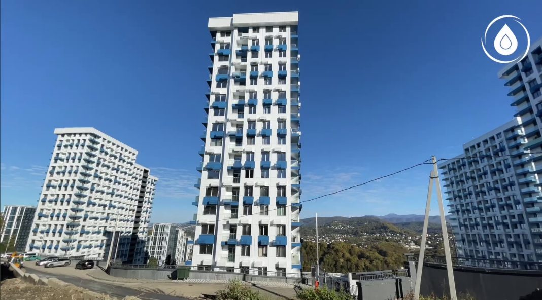 Аварийные бригады «Водоканала» устраняют утечки в двух районах Сочи