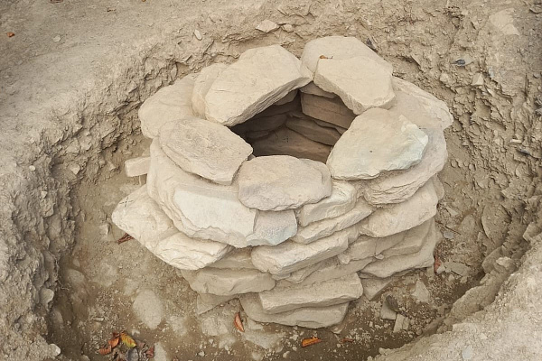 Предметы дольменной культуры передали музею в Адлере: их обнаружили во время раскопок в Красной Поляне