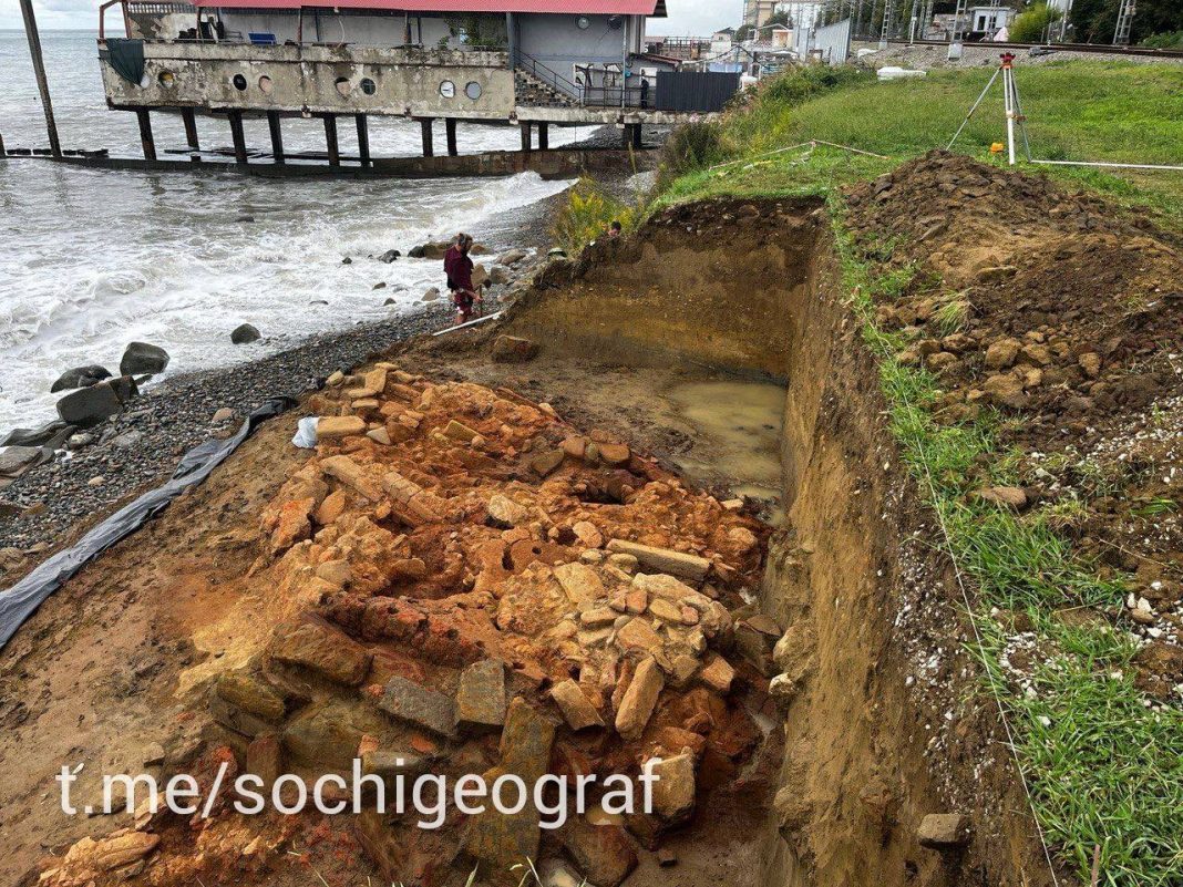 Уникальная находка: археологи нашли гончарную печь X века на побережье Сочи