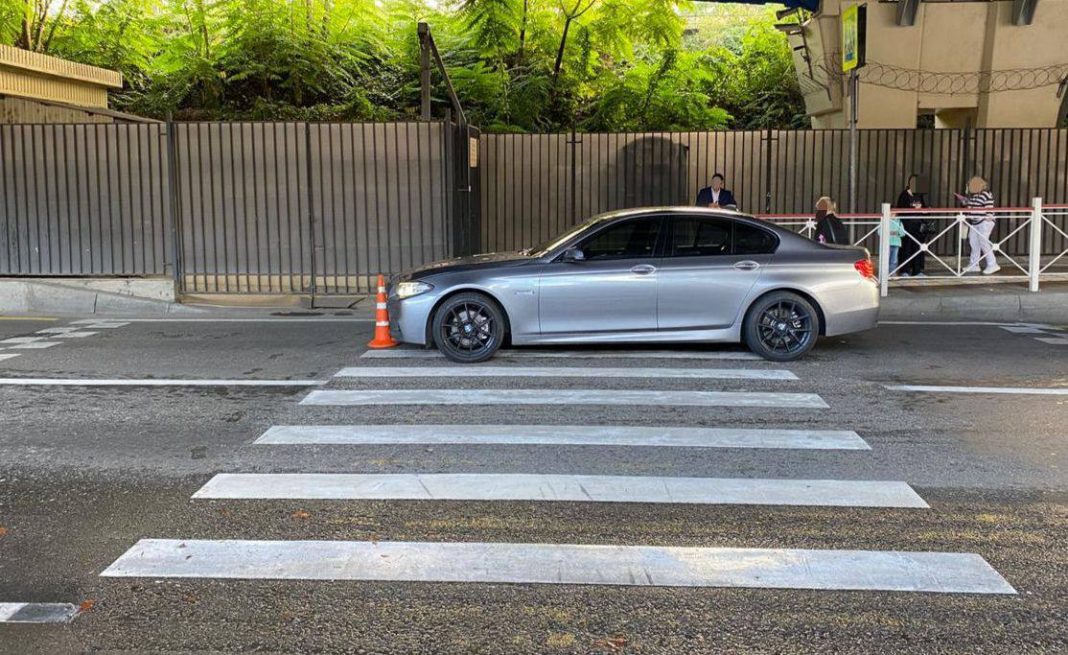 Водитель иномарки в Сочи сбил на «зебре» 16-летнюю девочку