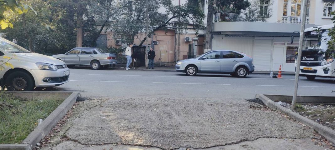 Водитель сбил ребенка возле пешеходного перехода в Сочи