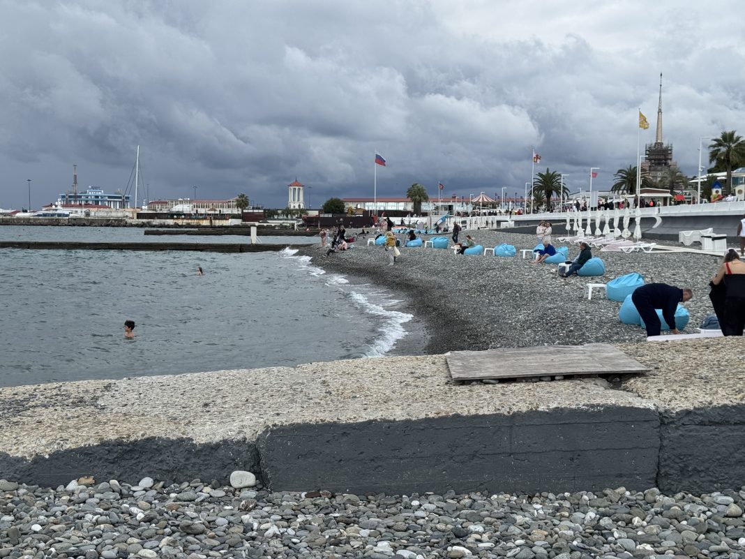 В Сочи создадут карту бун и волнорезов и установят их собственников