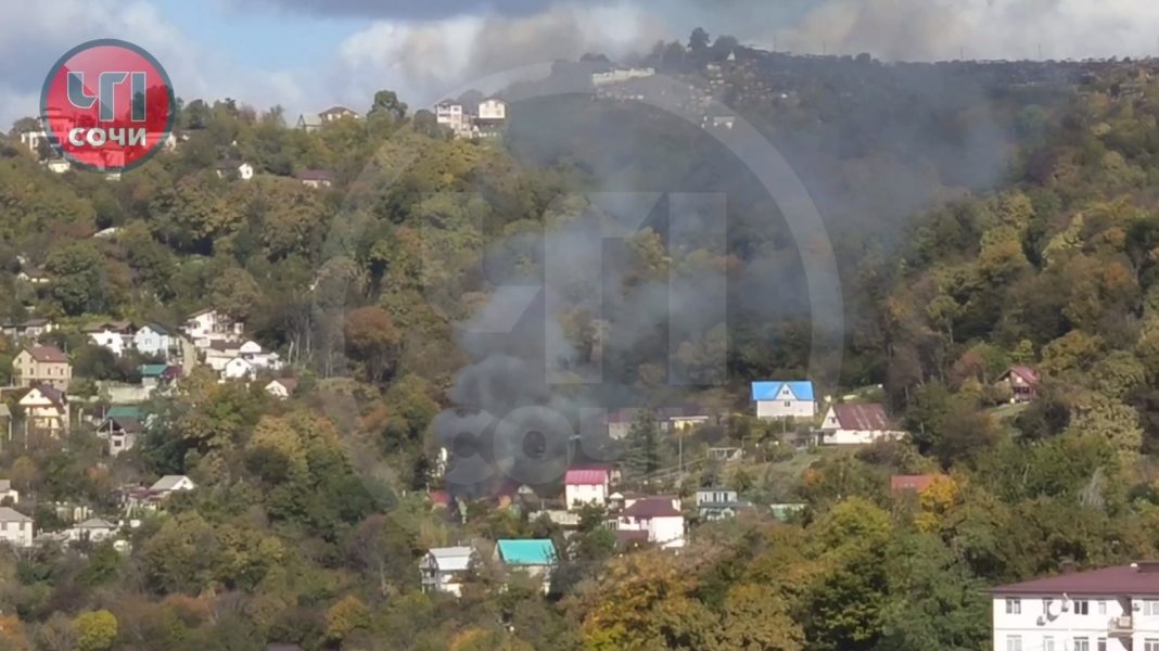 Пожар на улице Тимирязева в Сочи: огонь охватил 150 квадратных метров здания