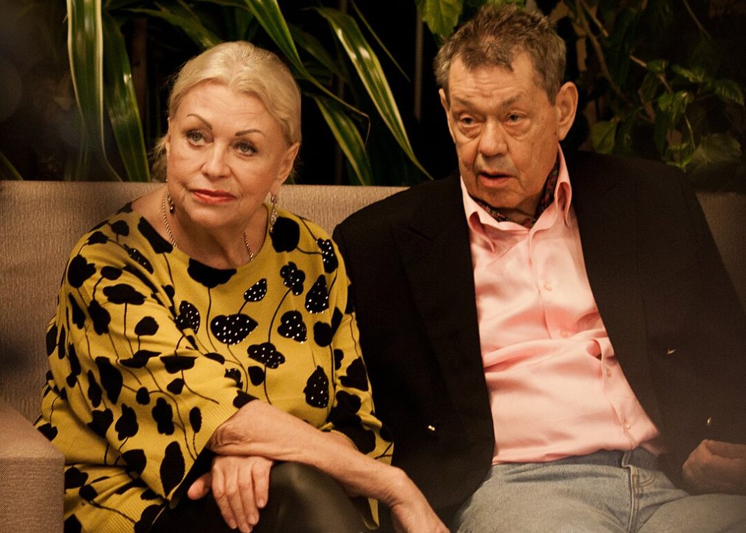 «Животное!»: вдова Караченцова устроила громкий скандал на шоу Малахова