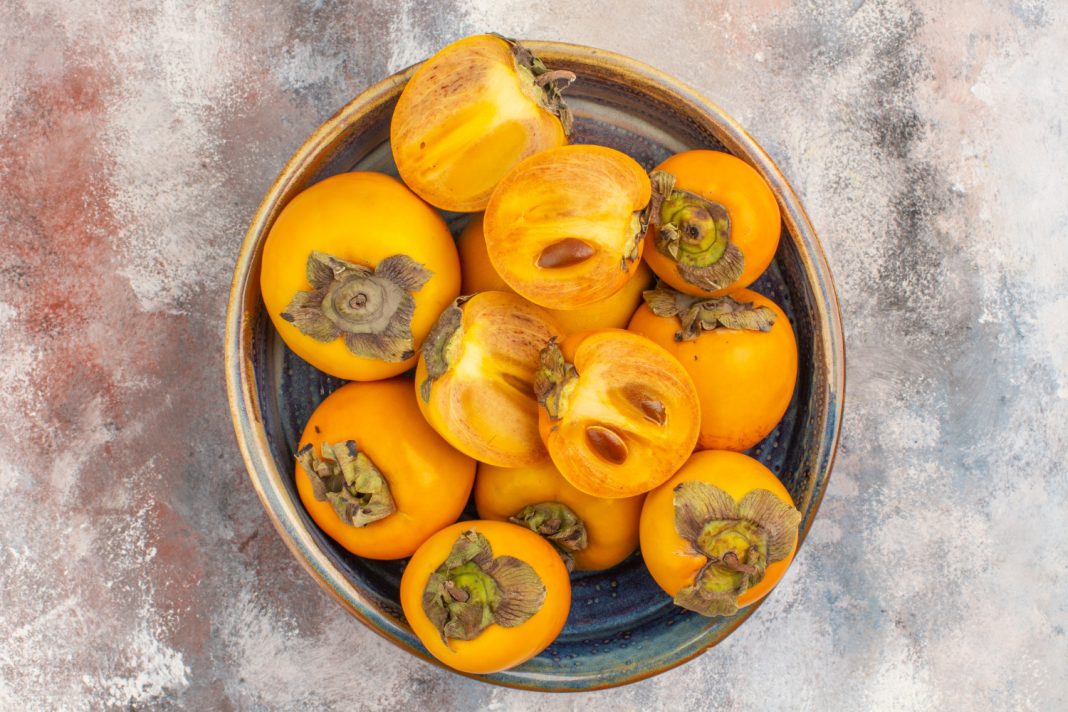 80 кг хурмы не смогли пересечь границу, когда ехали из Абхазии в Сочи: в партии обнаружили опасного вредителя