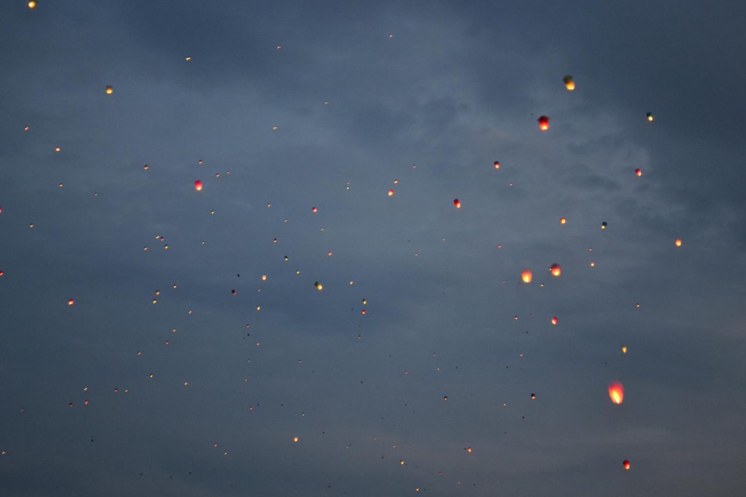 Порядка 20 НЛО заметил экипаж самолета, который летел из Сочи в Москву