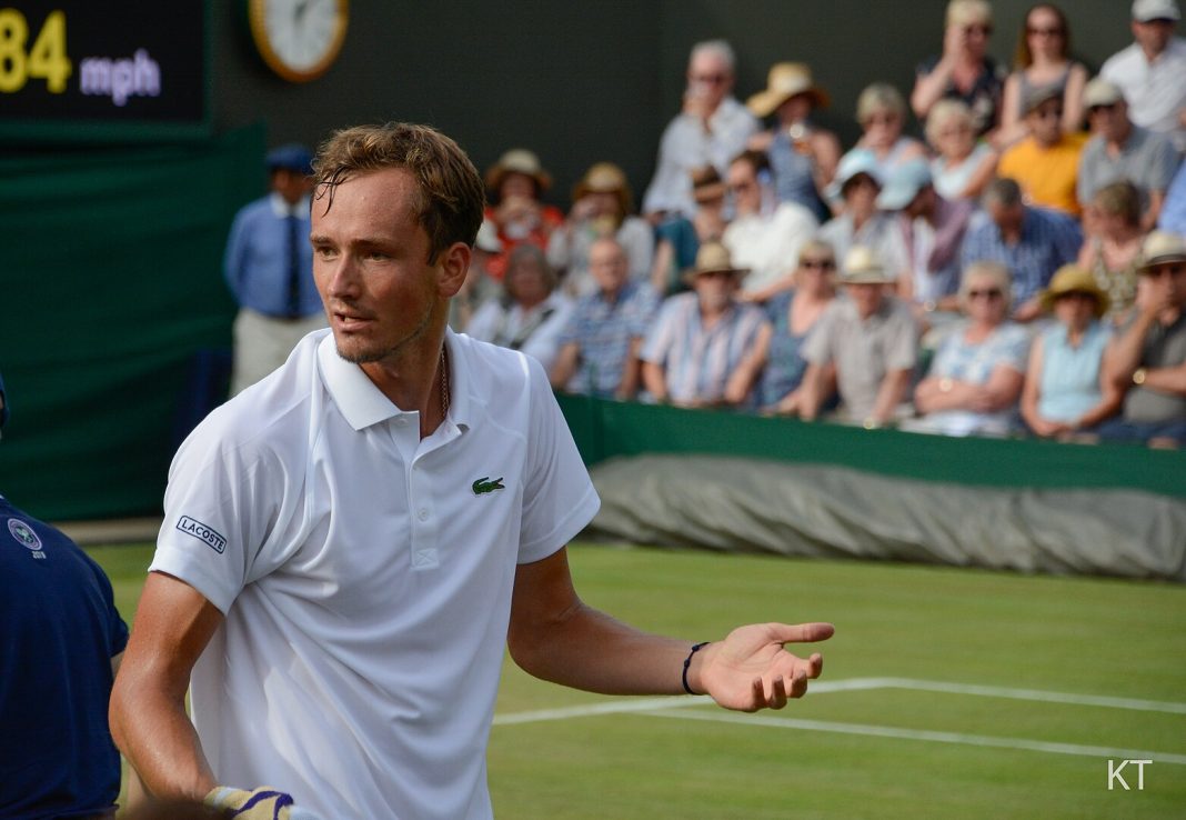 «Позорное шоу»: испанская пресса «распяла» теннисиста Медведева за поведение на корте