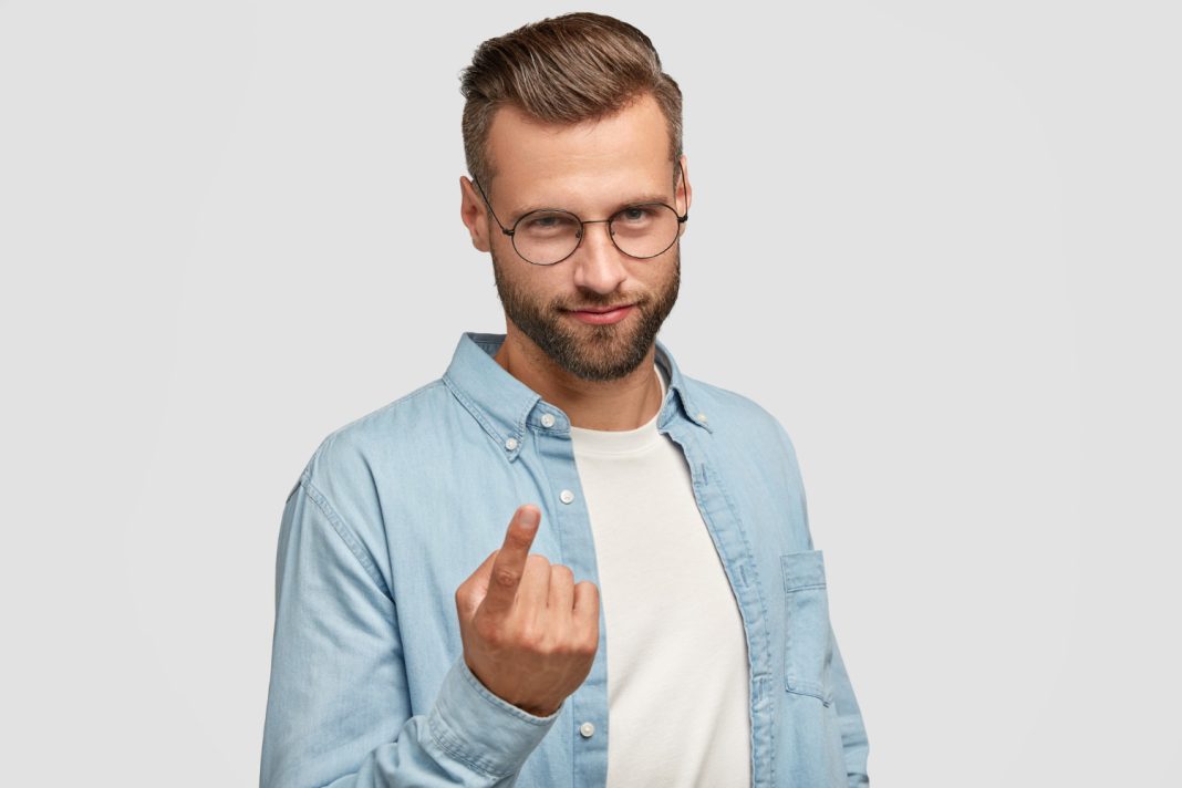 Автомошенник кинул жительницу Сочи на 200 тысяч рублей: на его след вышли правоохранители