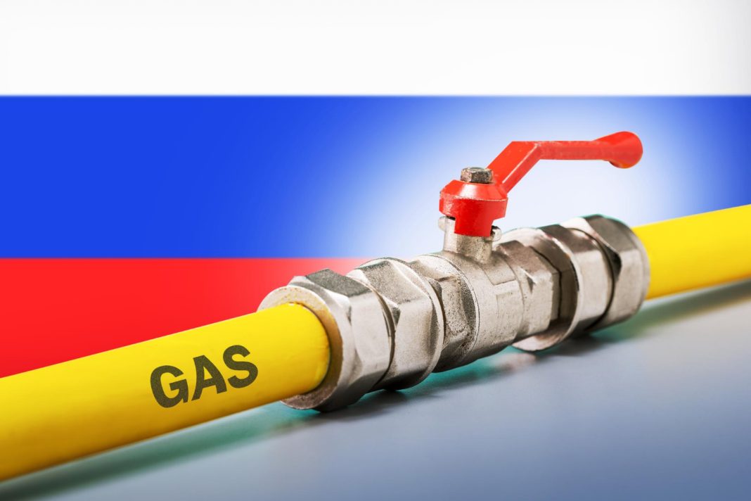 «Газпром» закрывает вентиль: Европа в панике готовится к холодной зиме