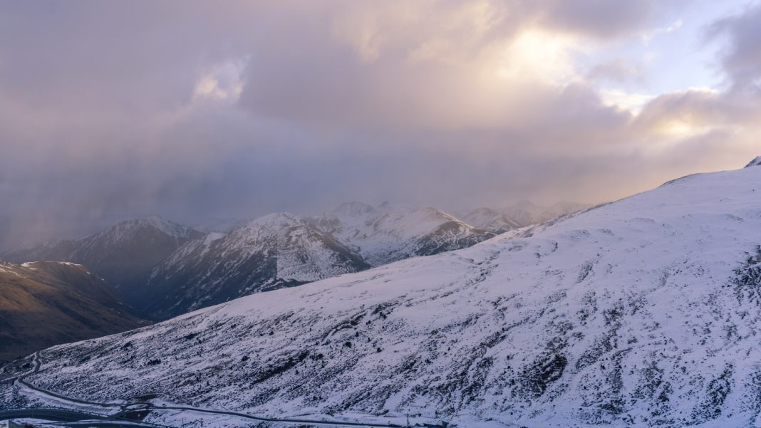Почти 60 см достигла высота сугробов в горах под Сочи