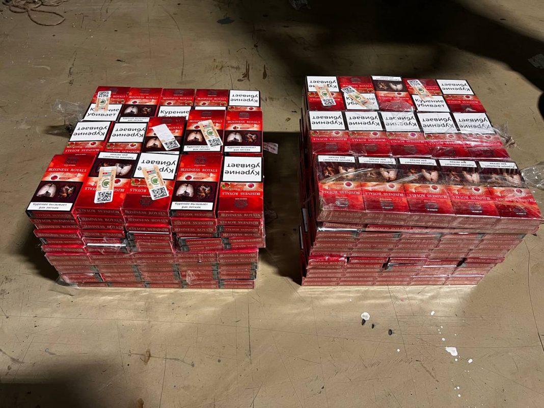 Таможенники Сочи нашли в тайниках восемь тысяч контрабандных сигарет