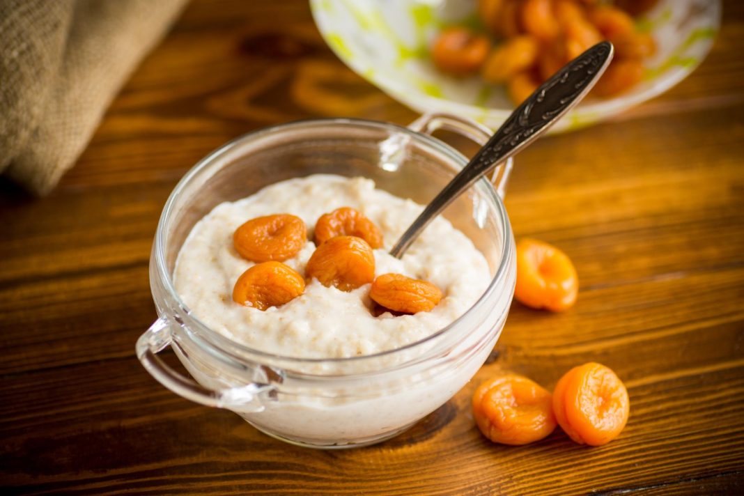 Каша с курагой заставила самолет развернуться в небе и вернуться в Сочи