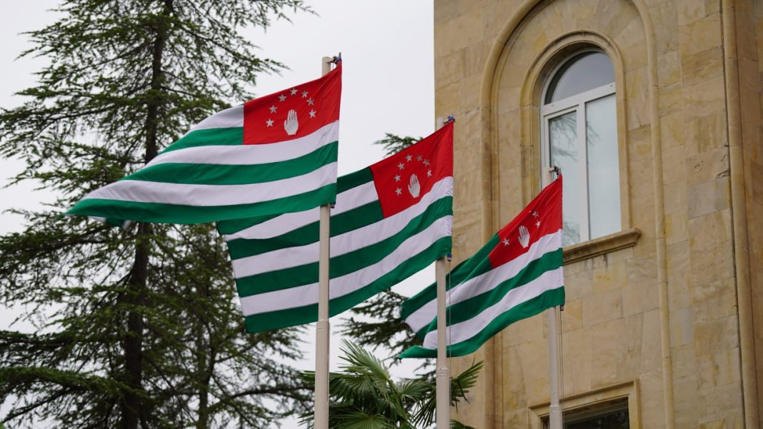 В Абхазии не хватает денег на зарплаты работникам бюджетной сферы