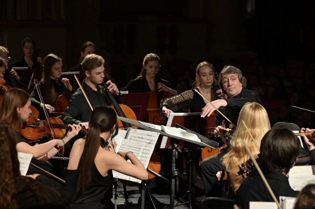 Браво, маэстро: в Сочи с аншлагом прошёл концерт Юрия Башмета