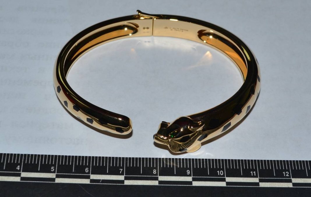 Сэкономил и получил уголовку: в Сочи задержали контрабандиста с браслетом за 2,4 млн рублей