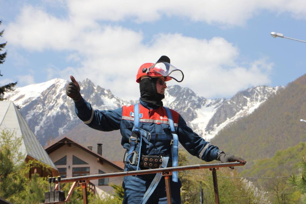 Энергетики обновили километр ЛЭП в сочинском Верхнем Юрте