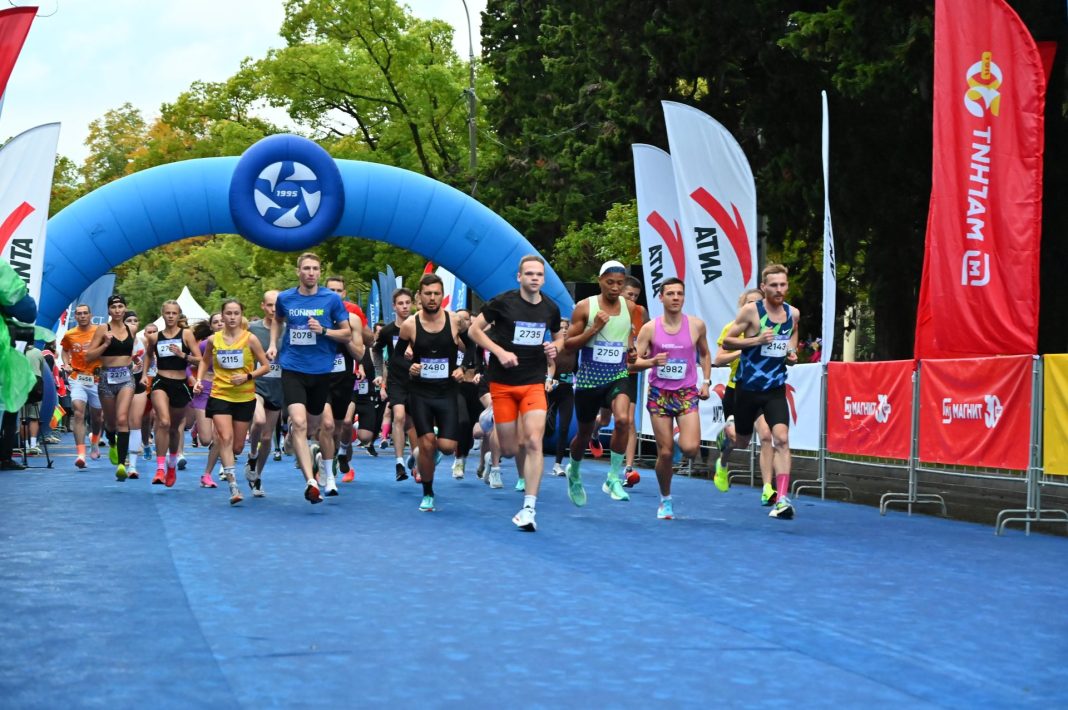 Дождь не помеха: 6000 спортсменов из семи стран финишировали в Сочи Марафоне