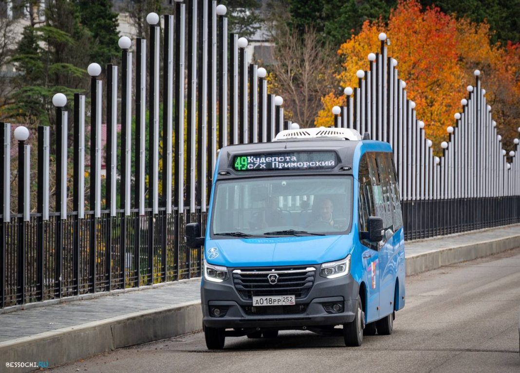 Новый мини-электробус вышел на линию в Сочи
