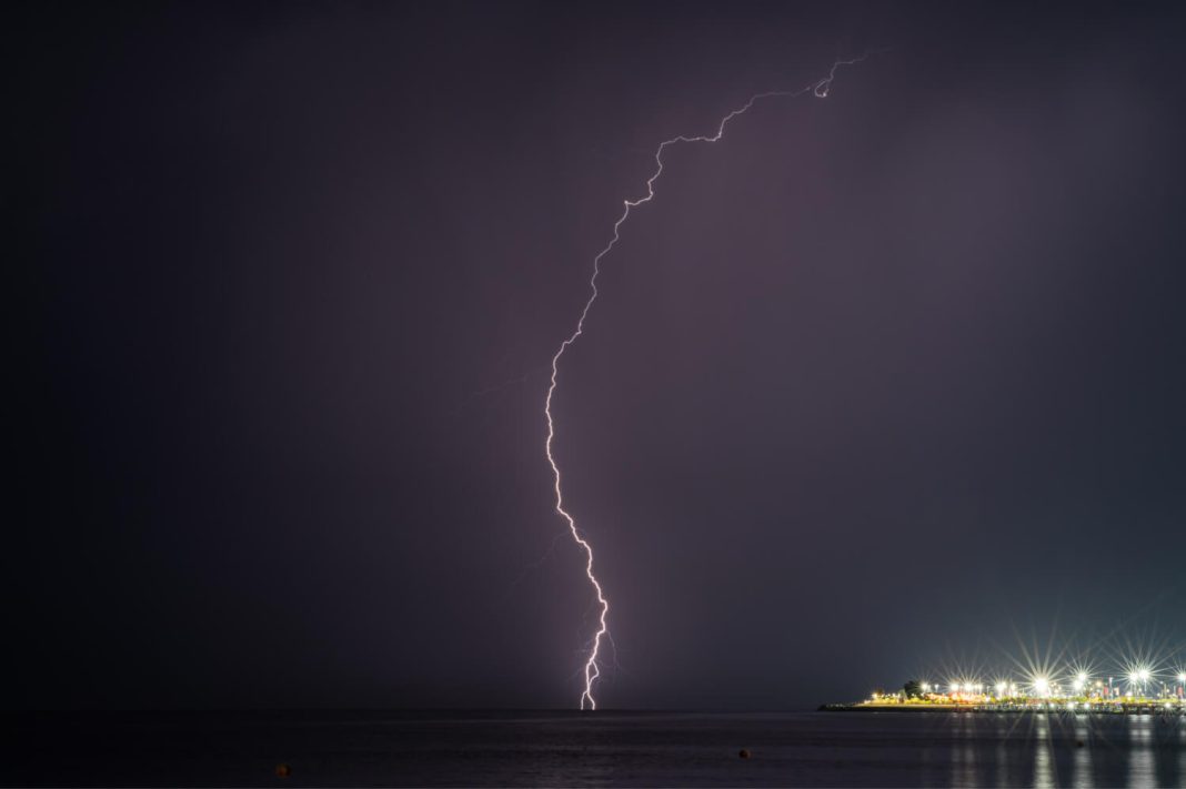 Сильный дождь и гроза прогнозируются в прибрежном кластере Сочи
