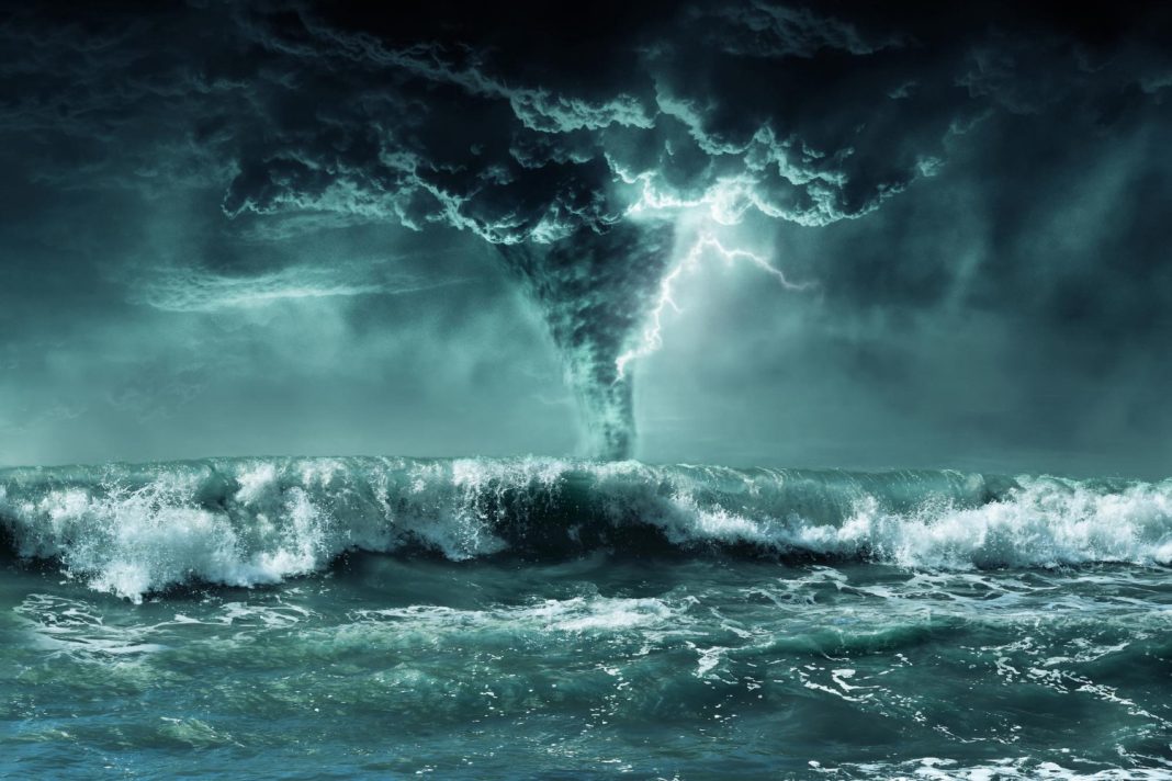 На Сочи надвигаются смерчи и сильный ветер: горожан просят не забывать о правилах безопасности