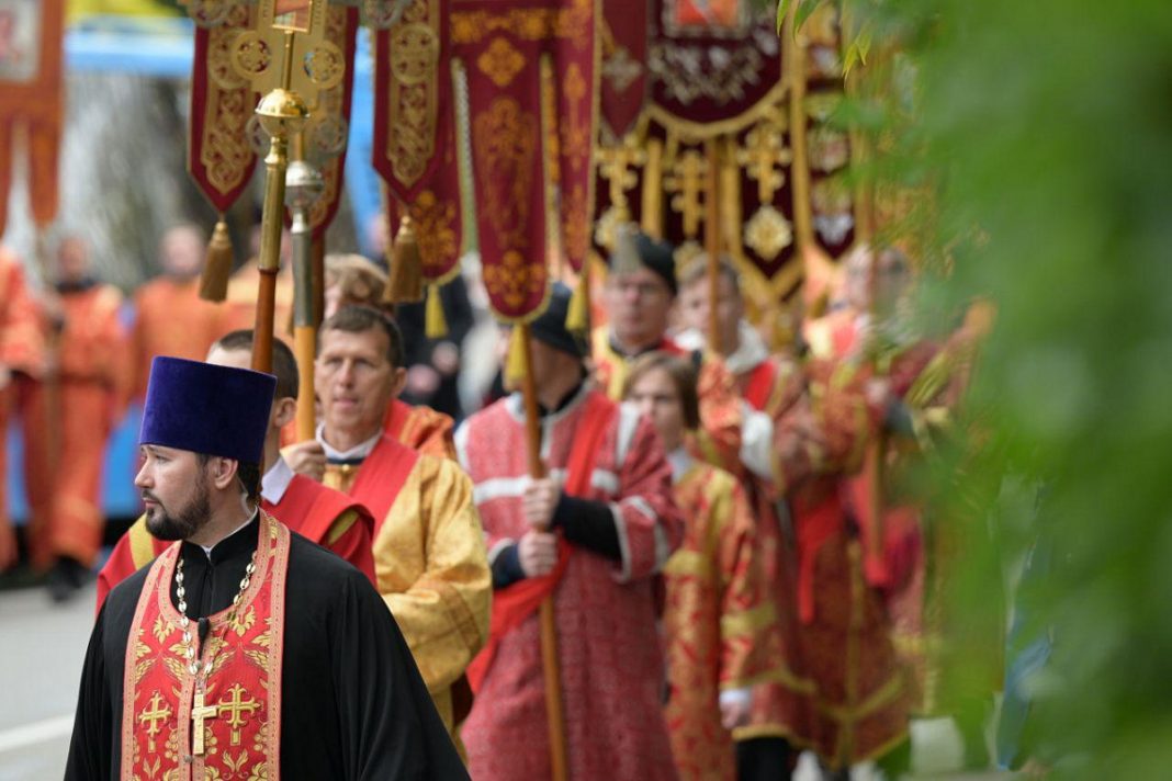 Крестный ход, приуроченный ко дню Святого Михаила Архангела, прошел на центральных улицах Сочи