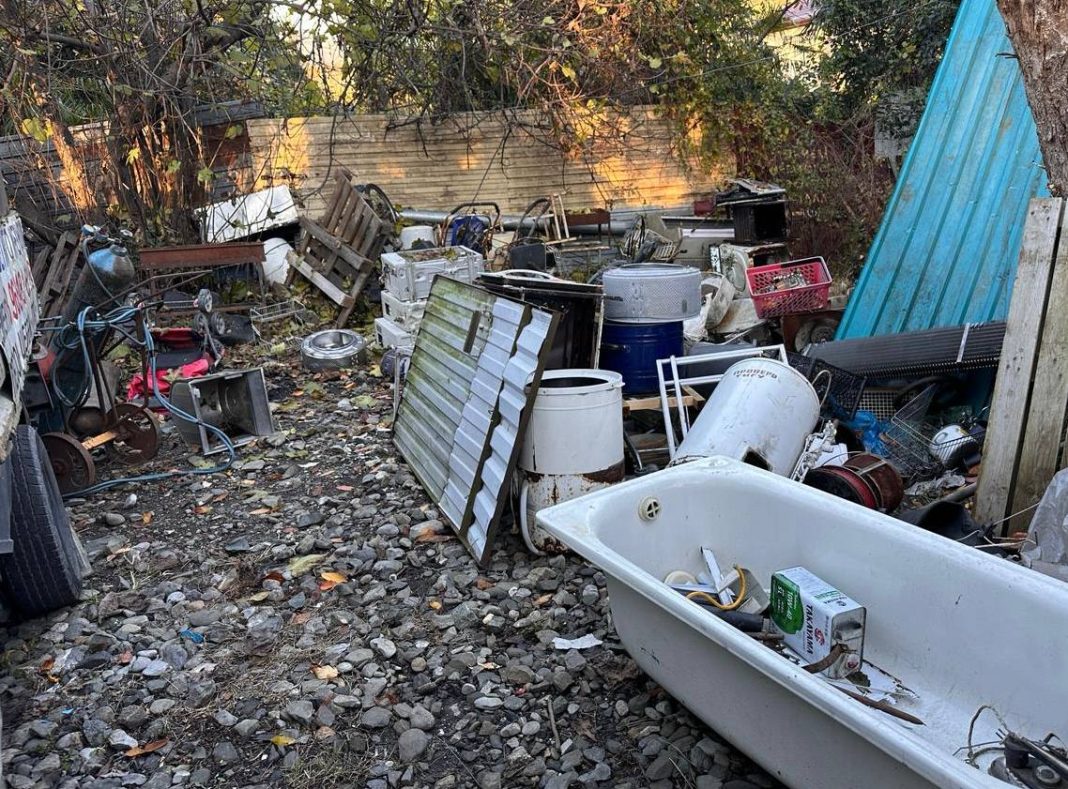 Металлический беспредел: в Сочи прикрыли нелегальные пункты приема лома