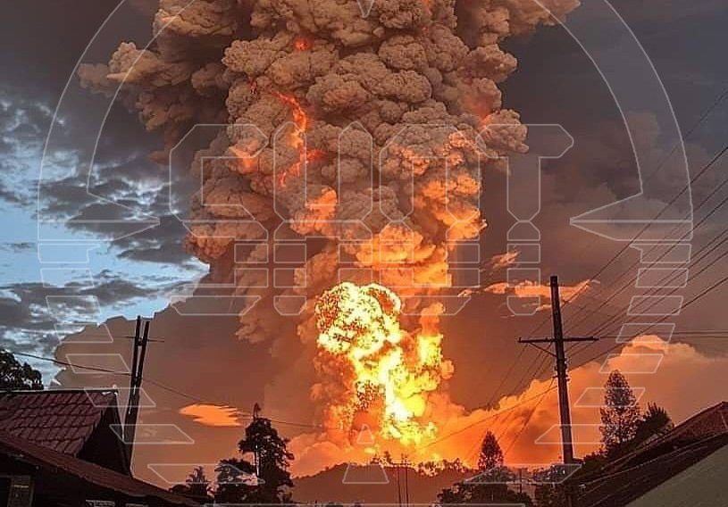 Извержение вулкана Левотоби: россияне застряли на Бали без еды, воды и средств для возвращения