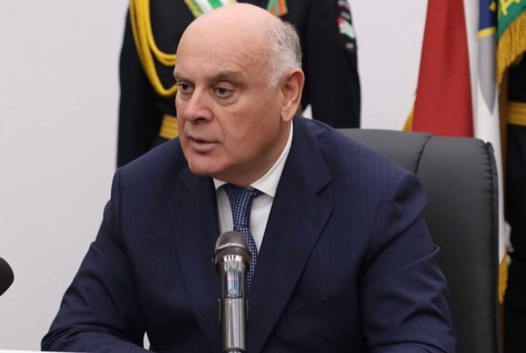 СМИ: Аслан Бжания отказался от участия в новых выборах президента Абхазии