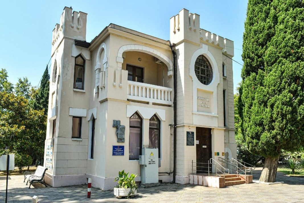 Выставка «Божественная каллиграфия», посвященная творчеству Данте, открылась в Сочи: посетить ее можно до 30 ноября