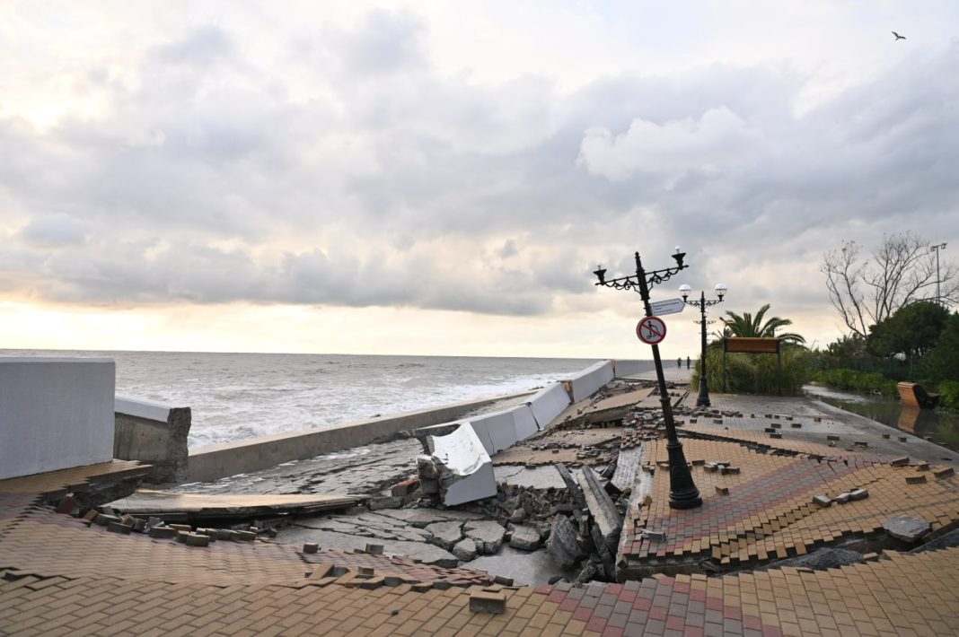 Олимпийская набережная вернулась к жизни спустя год после «шторма века»