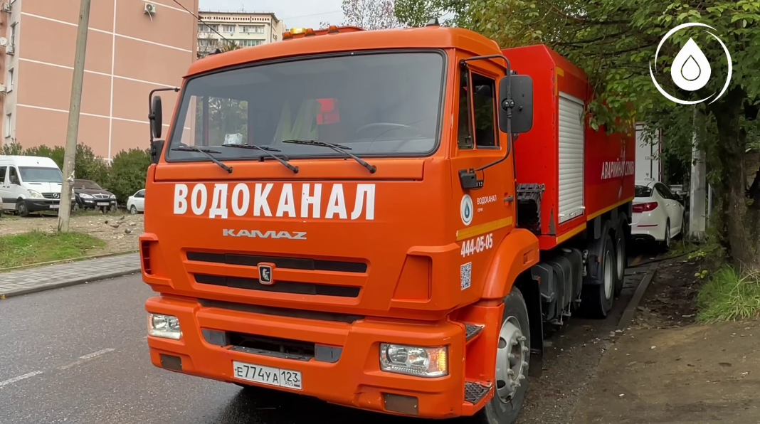 Срочные работы на водоводе проводят в Сочи 17 февраля: кому стоит запастись водой