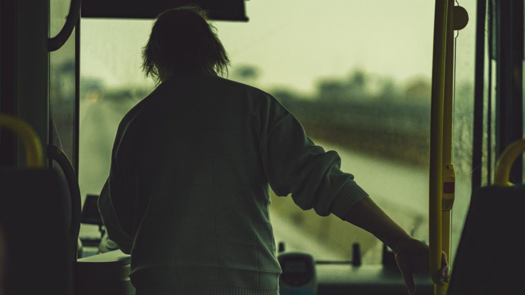 Пассажиры покатились кубарем: в Сочи разыскивают лихача, который жестко подрезал автобус на Курортном проспекте