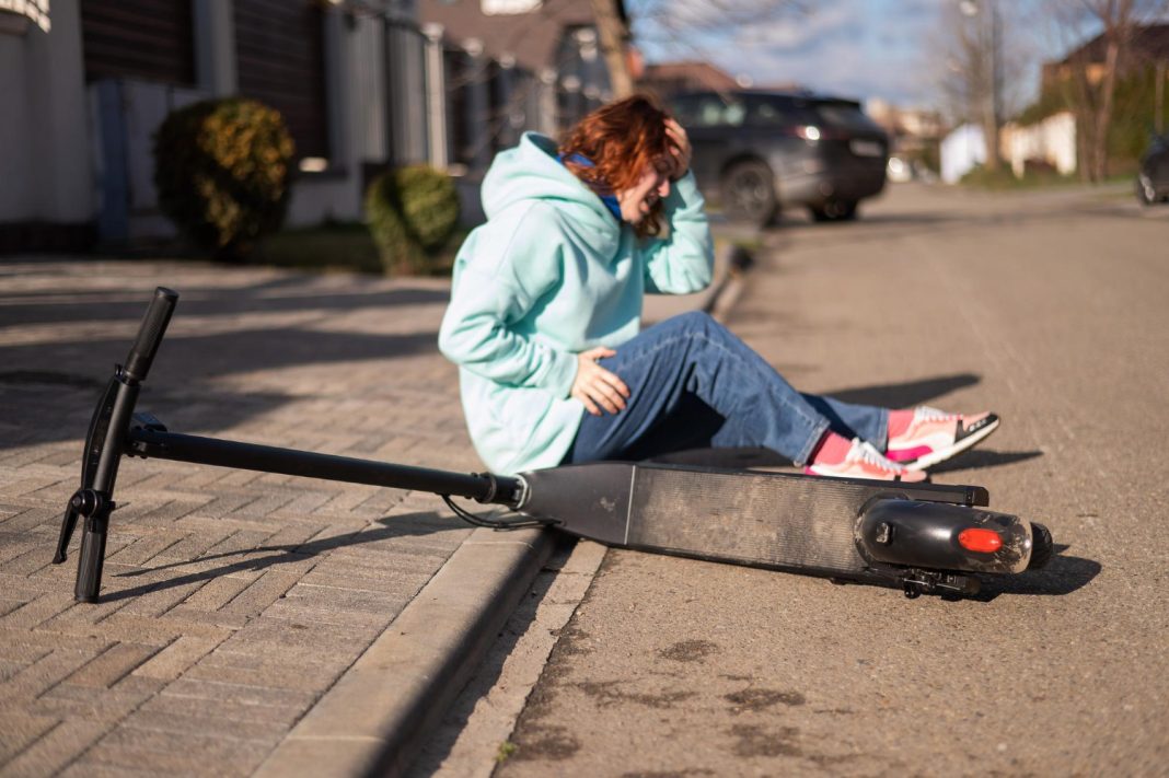 В Адлерском районе девушку на электросамокате сбила машина