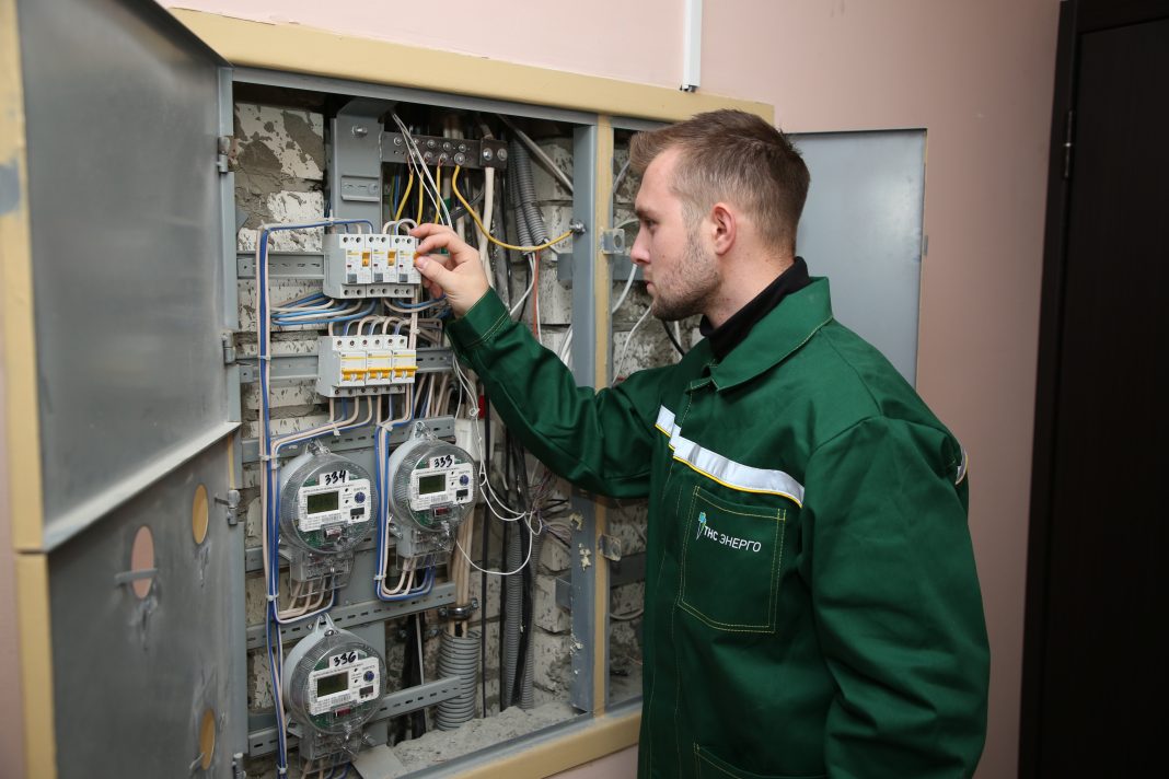 Отключить, нельзя оставить: специалисты «ТНС энерго Кубань» провели в Сочи массовый рейд по крупным неплательщикам