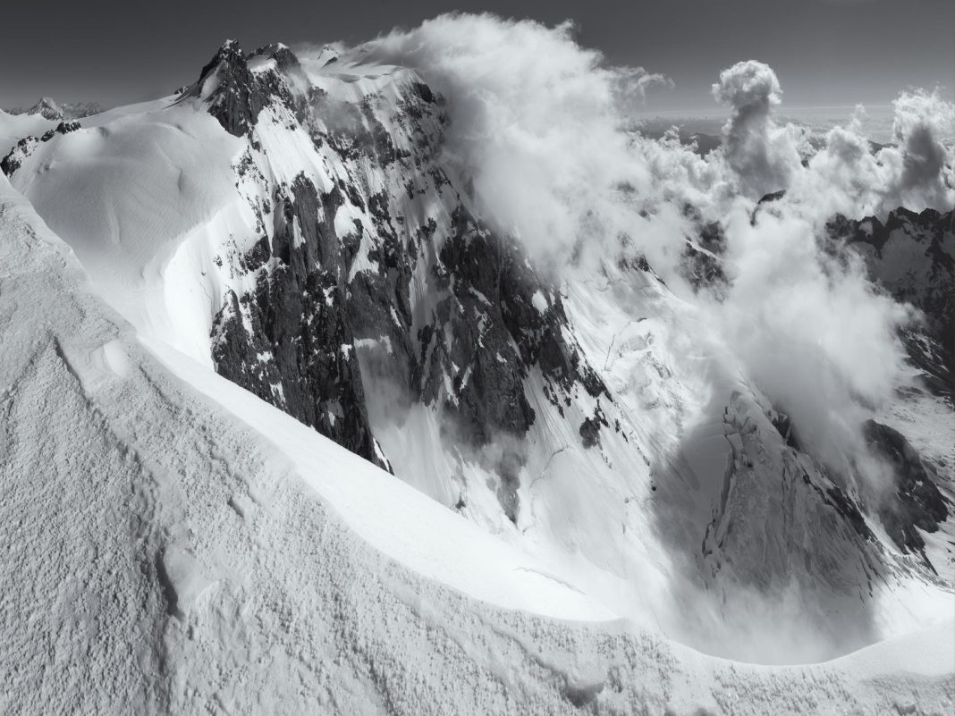 Катание отменяется: горные трассы временно закрыты в Сочи из-за угрозы лавин