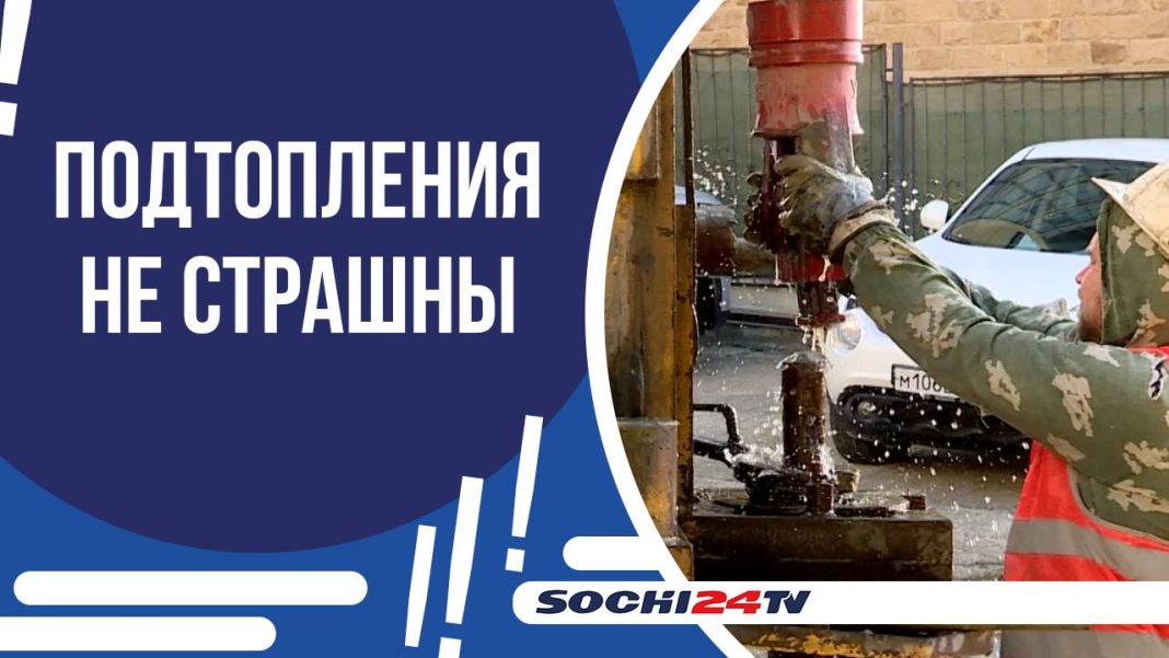 В Сочи специалисты МУП Водосток расчистили коллектор возле домов на улице Дорога на Большой Ахун