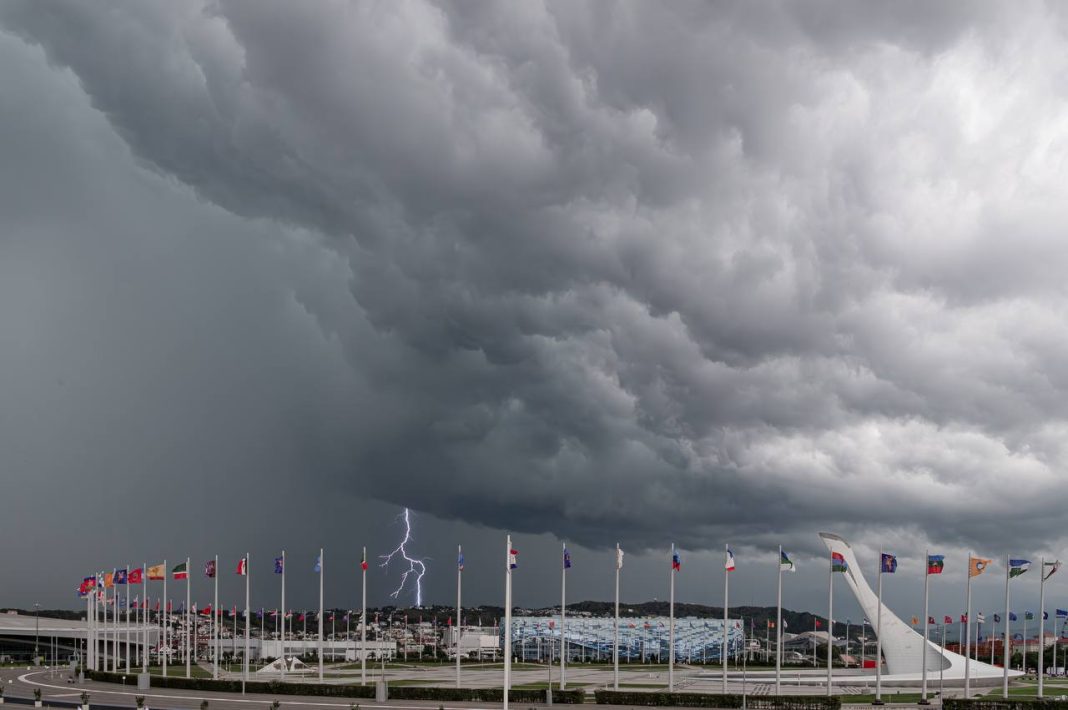 Грозы, дожди и другие неприятности: в Сочи прогнозируют ухудшение погодных условий