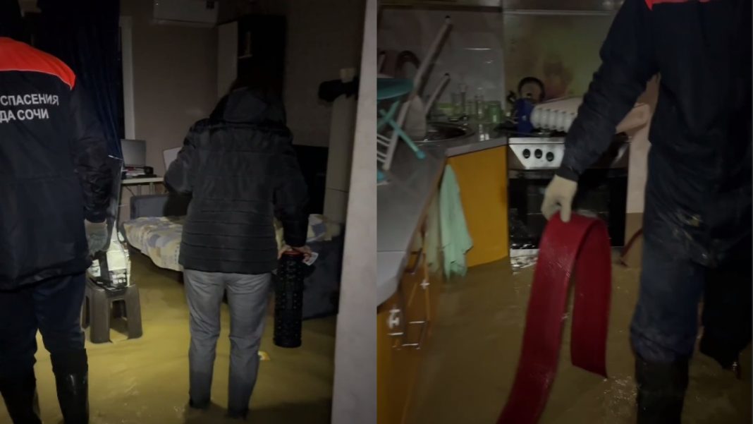 После ливней в Сочи затопило четыре двора и три жилых дома