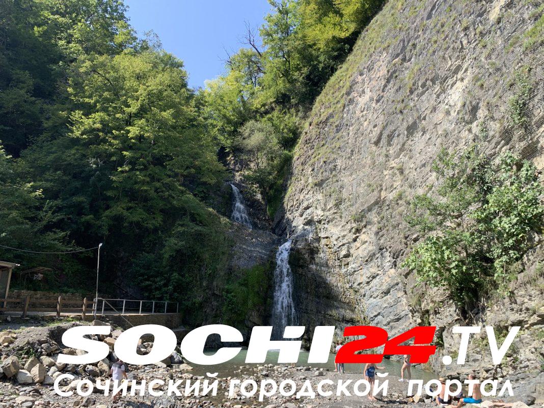 Сочинский нацпарк: стихия отрезала пути к трем водопадам, погибли столетние растения
