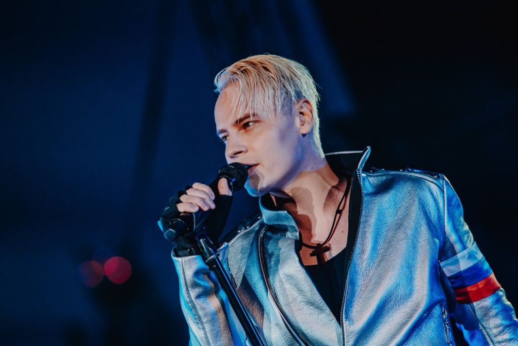 «Предателей не любят»: SHAMAN дал жесткий ответ «ненормальной» Пугачевой