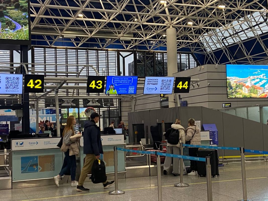 Все гаджеты должны быть включены: дополнительный досмотр по новым правилам в аэропорту Сочи