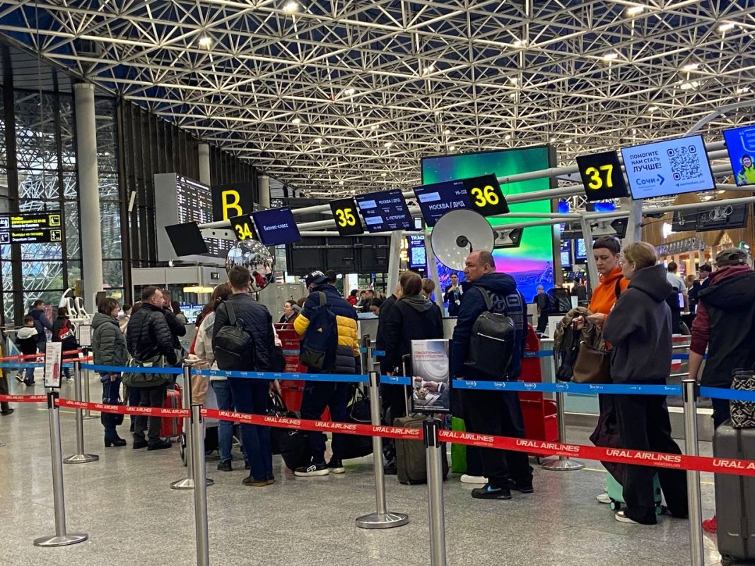 Рейсы по расписанию: непогода не повлияла на работу аэропорта Сочи