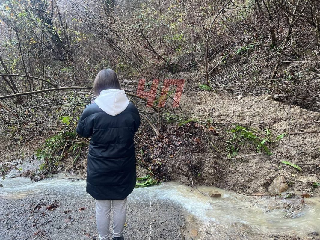 Оползни в Сочи: пострадала дорожная инфраструктура, жертв нет