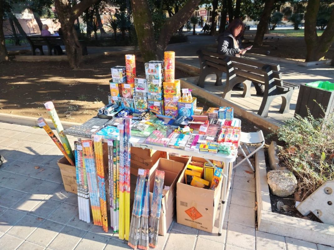 В Сочи продолжают обнаруживать нарушения в торговле пиротехникой